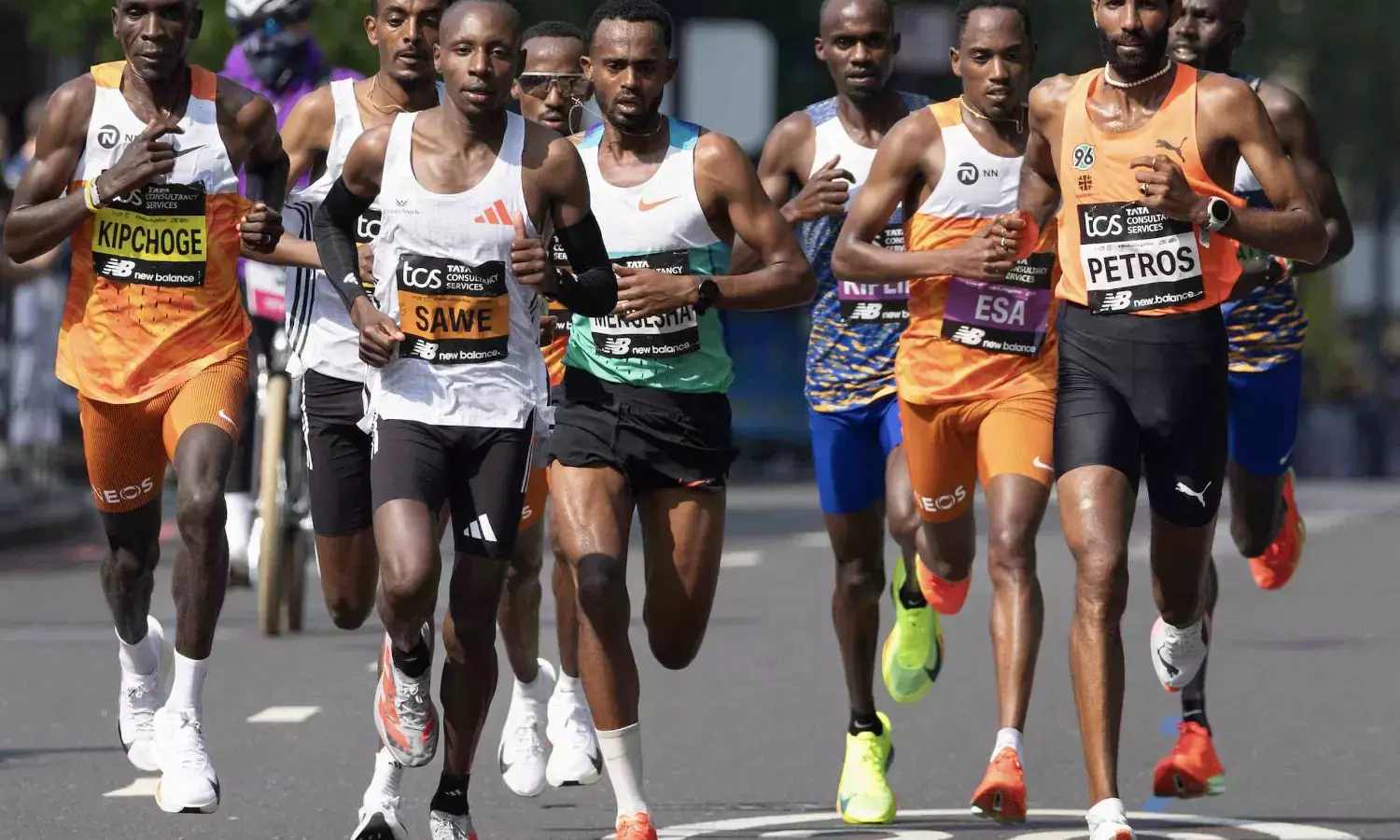 London Marathon Sets World Record with Over 55,646 Finishers Despite Hot Conditions