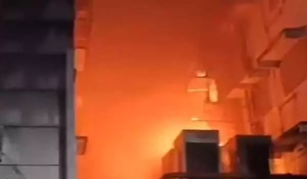 14 Dead in Devastating Fire at Central Kolkata Hotel, Most Victims Suffocated 14 Dead in Devastating Fire at Central Kolkata Hotel, Most Victims Suffocated