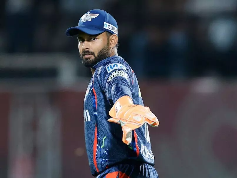 Sehwag Urges Pant to ‘Call MS Dhoni’; Pollock Questions, ‘Is He Missing Something?’ Sehwag Urges Pant to ‘Call MS Dhoni’; Pollock Questions, ‘Is He Missing Something?’
