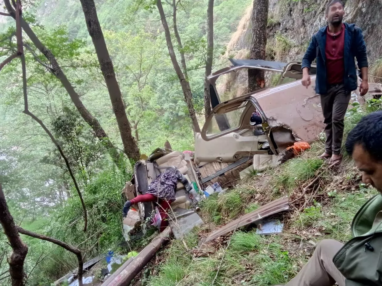 Uttarkashi Helicopter Crash Kills 6 in Uttarakhand; Rescue Operations in Progress Uttarkashi Helicopter Crash Kills 6 in Uttarakhand; Rescue Operations in Progress