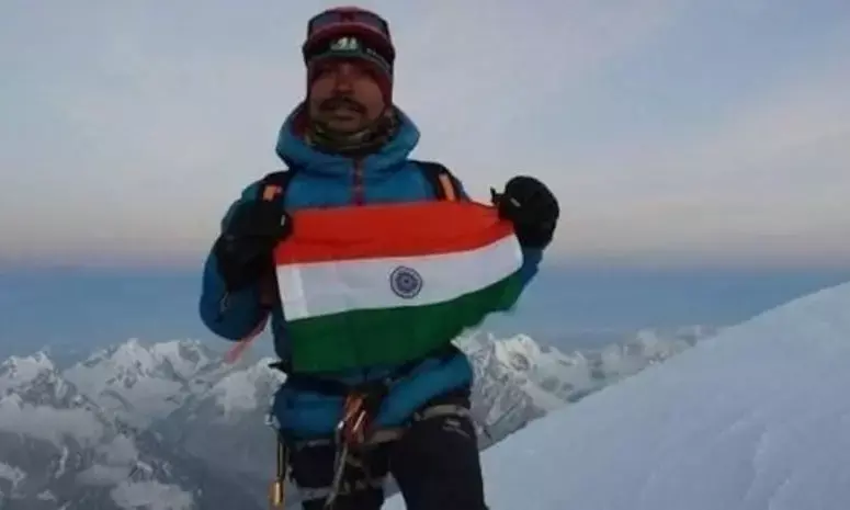 Indian Mountaineer Dies While Descending Mount Everest; Efforts Underway to Retrieve Body