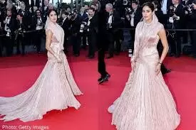 Janhvi Kapoor Makes a Dreamy Cannes Debut in Custom Tarun Tahiliani Look