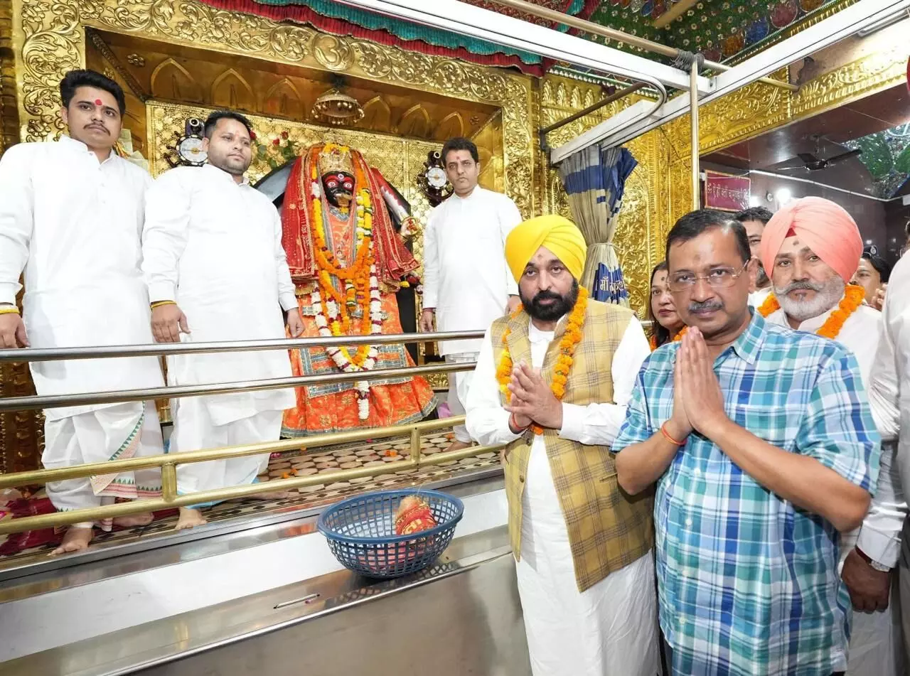 Kejriwal, Mann pay obeisance at Kali Mata Mandir, announce ambitious revival plan