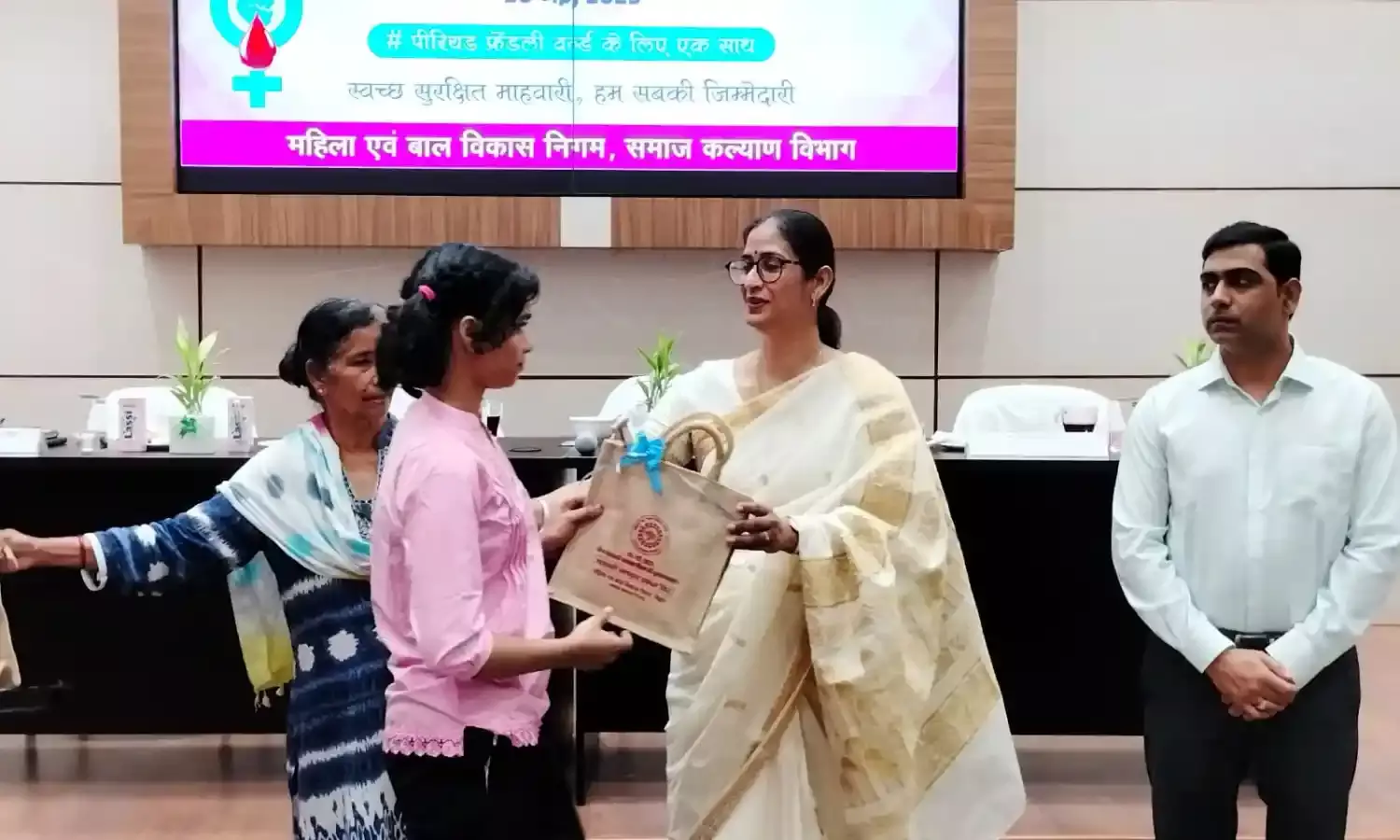 Bihar Social Welfare Secretary Emphasizes Womens Choice During Menstruation on World Hygiene Day