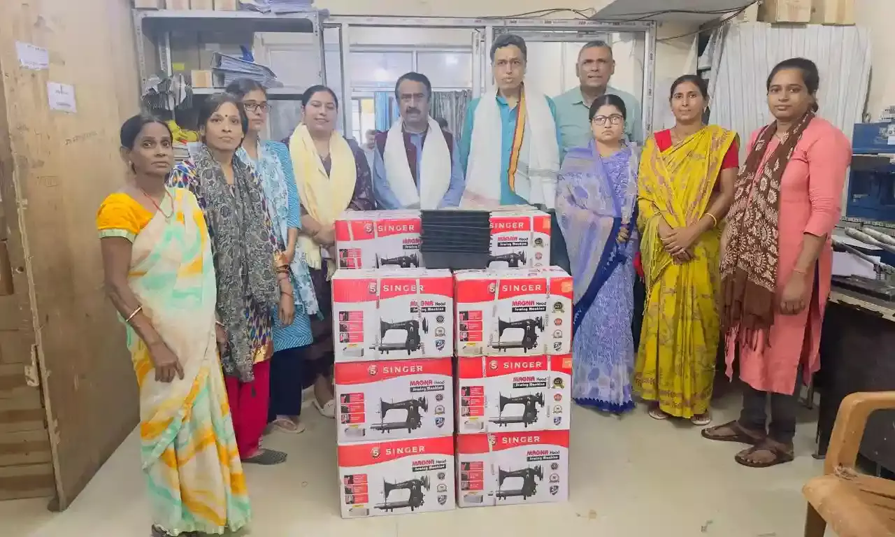 Bihar Social Worker Gaurav Rai Distributes Sewing Machines to Women Across Four Districts for Self-Employment