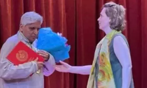 Javed Akhtar Honoured with Dostoevsky Star Award; Shabana Azmi Shares the Moment