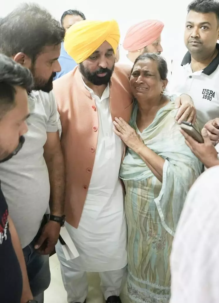 Punjab CM Bhagwant Mann Assures Justice for Families of Children Killed in Road Accident Punjab CM Bhagwant Mann Assures Justice for Families of Children Killed in Road Accident