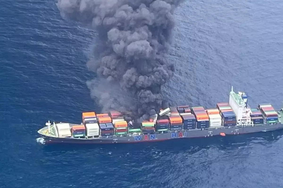 Massive fire erupts on Singapore-flagged container ship off Kerala coast; Navy, Coast Guard launch rescue ops Massive fire erupts on Singapore-flagged container ship off Kerala coast; Navy, Coast Guard launch rescue ops