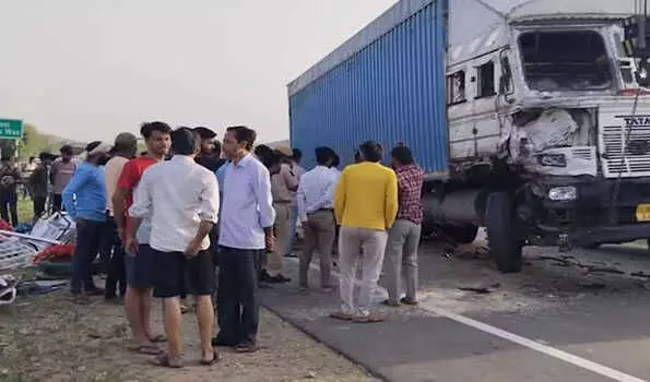 Five Including Bride Die in Head-On Collision Between Jeep and Truck on Rajasthan Highway Five Including Bride Die in Head-On Collision Between Jeep and Truck on Rajasthan Highway