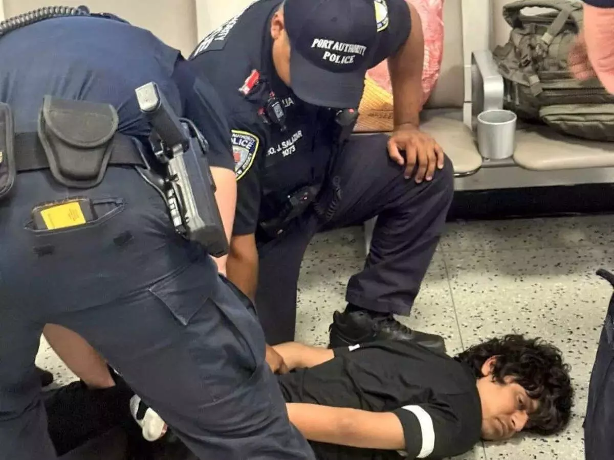 Indian Man Wrestled, Handcuffed, and Detained at Newark Airport for Illegal Entry into US Indian Man Wrestled, Handcuffed, and Detained at Newark Airport for Illegal Entry into US
