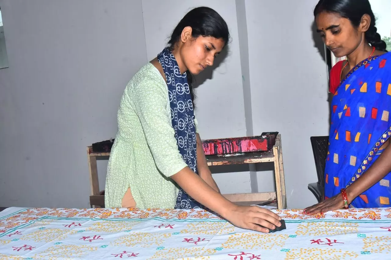 Deaf-Mute Artist Nidhi Kumari from Saharsa Masters Traditional Block Printing, Wins Awards at State Level