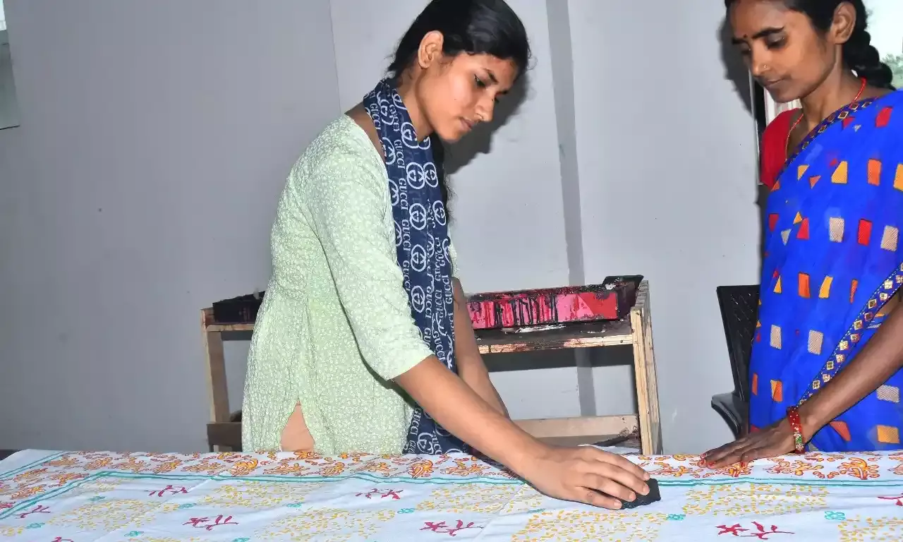 Deaf-Mute Artist Nidhi Kumari from Saharsa Masters Traditional Block Printing, Wins Awards at State Level