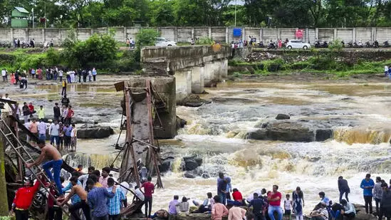 Pune Bridge Built for Farmers 30 Years Ago Collapses Under Tourist Load; 2 Dead, Says MLA Pune Bridge Built for Farmers 30 Years Ago Collapses Under Tourist Load; 2 Dead, Says MLA