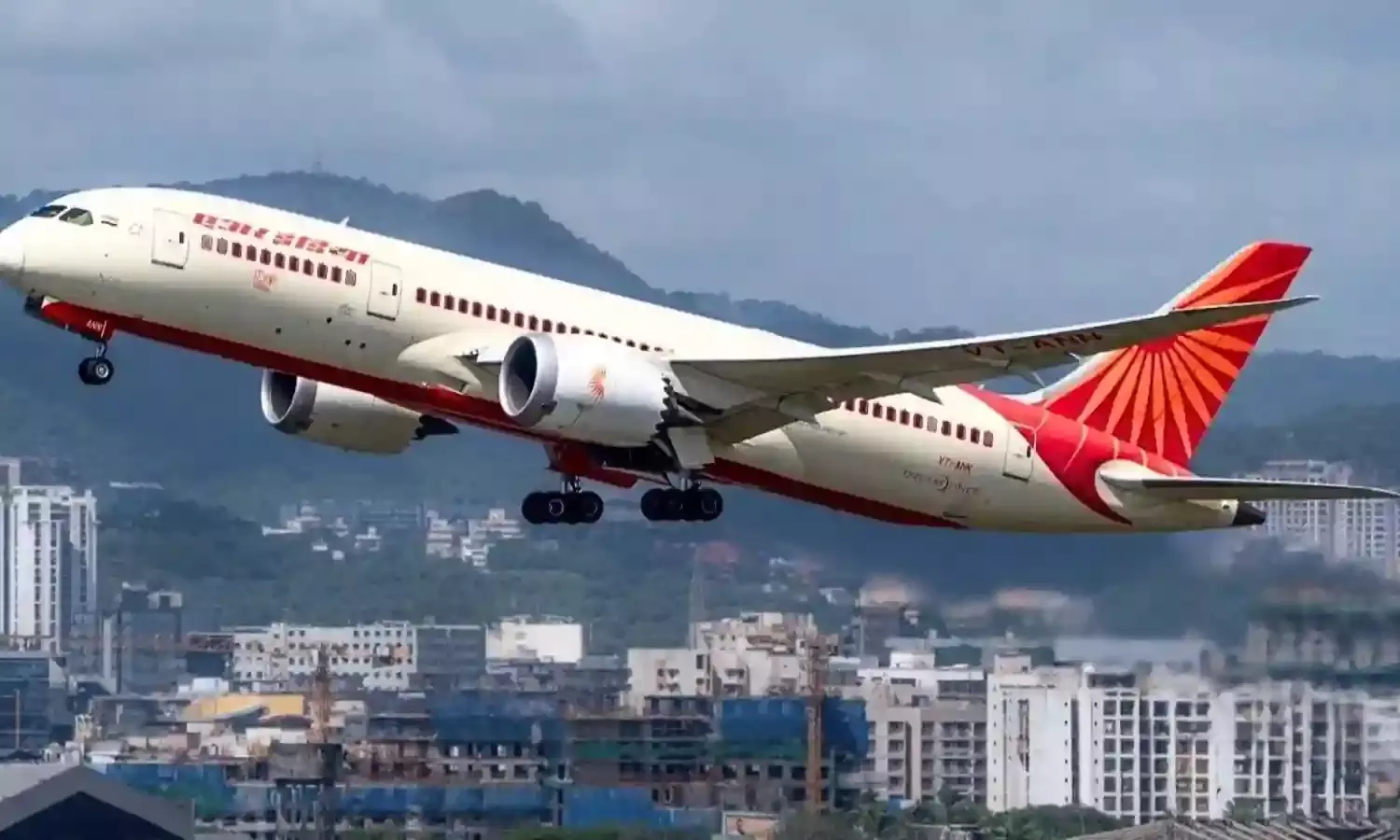 Passengers Say Napkins Were Used to Muffle ‘Hissing’ Sound on Air India Flight; Airline Issues Clarification