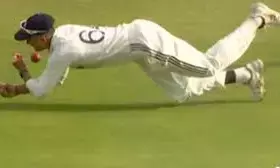 Yashasvi Jaiswal drops Ben Duckett on 98 — fourth drop of the match; steers clear of a furious Mohammed Siraj