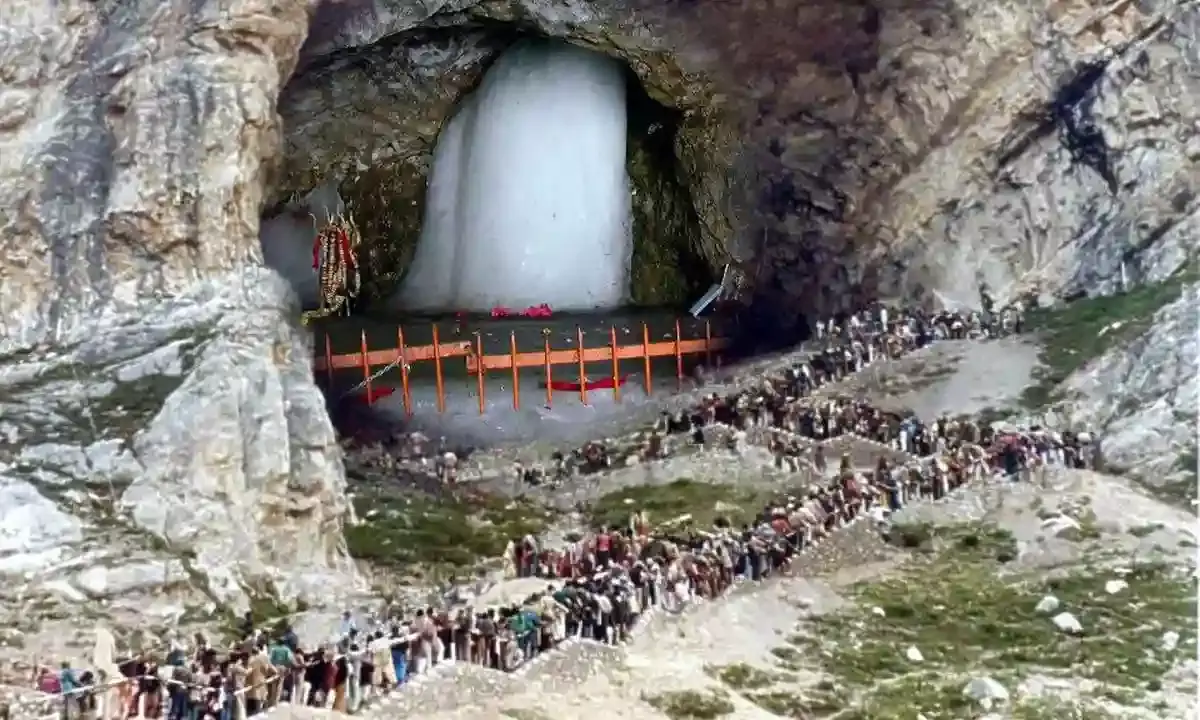 Amarnath Yatra Registrations Dip by Over 10% Following April Attack, Says J\&K LG Manoj Sinha