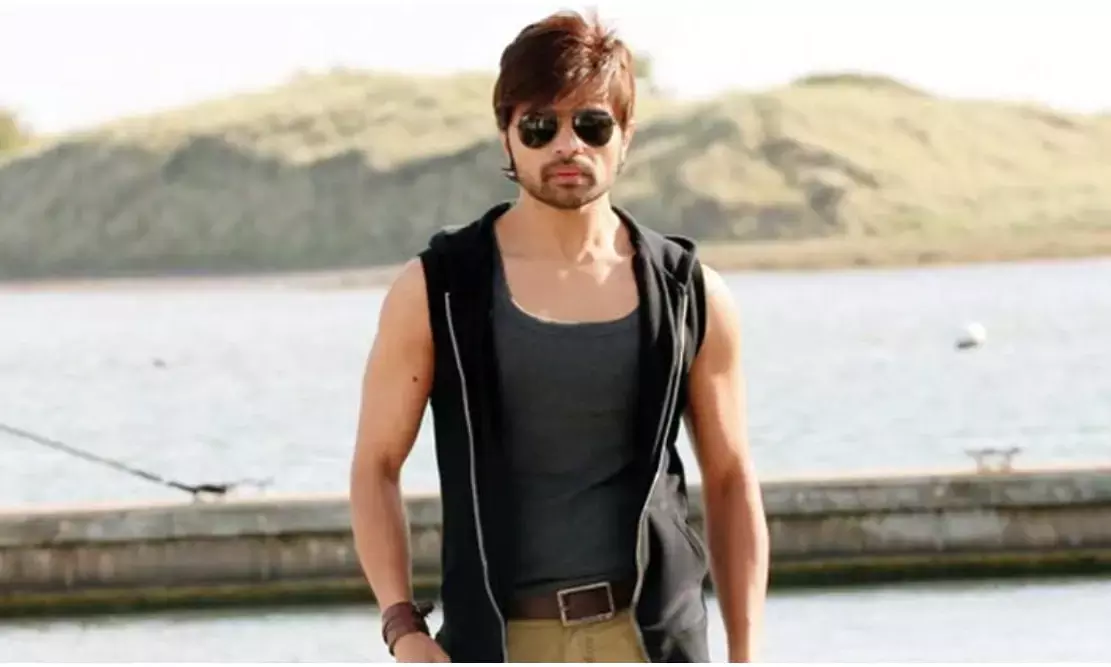 Himesh Reshammiya’s hilarious review of Heads of State has fans laughing out loud: “PC ne film mein desi tadka daal diya”