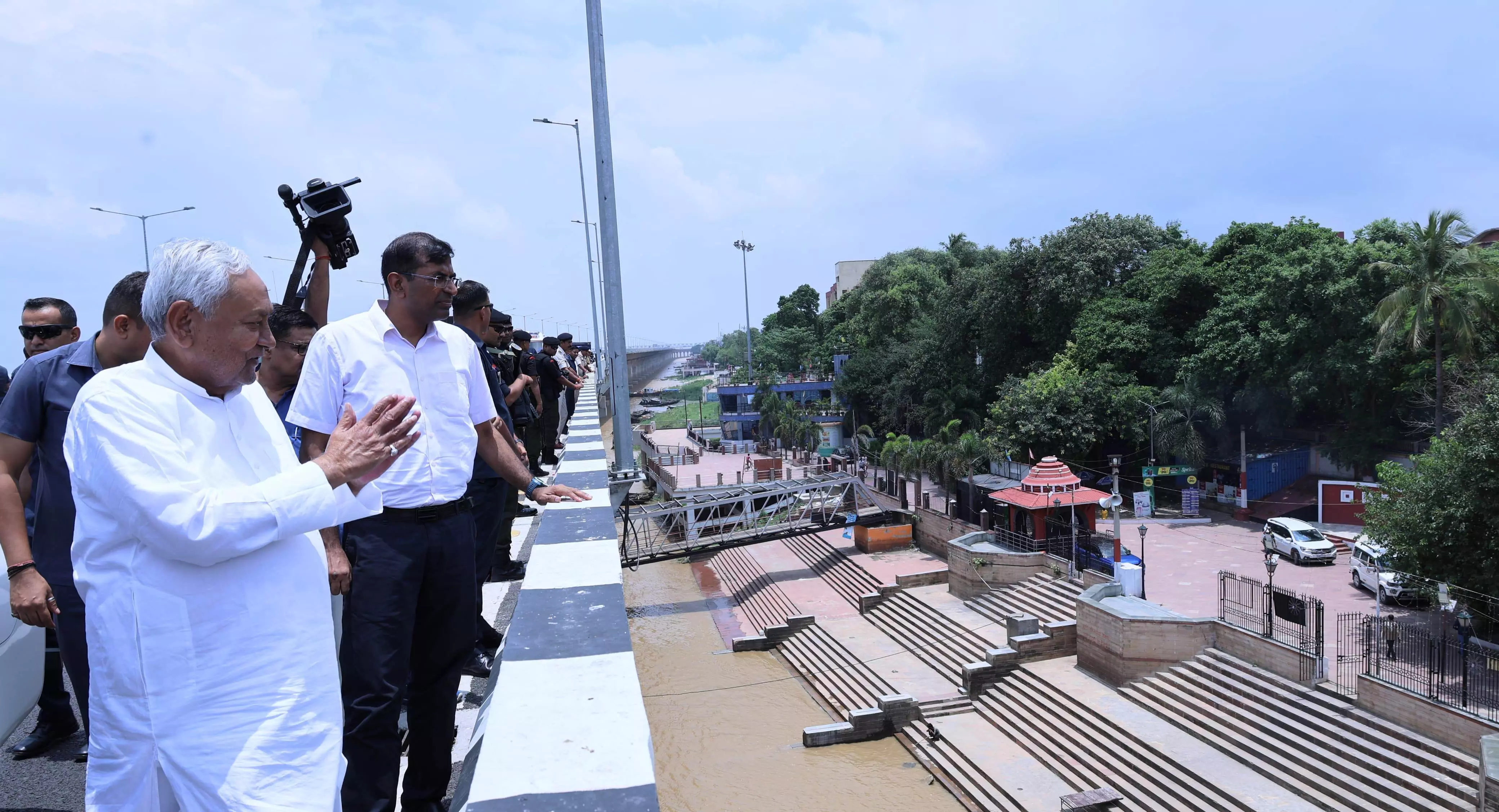 CM Nitish Kumar Inspects Rising Ganga Water Levels, Directs Officials to Stay Alert CM Nitish Kumar Inspects Rising Ganga Water Levels, Directs Officials to Stay Alert