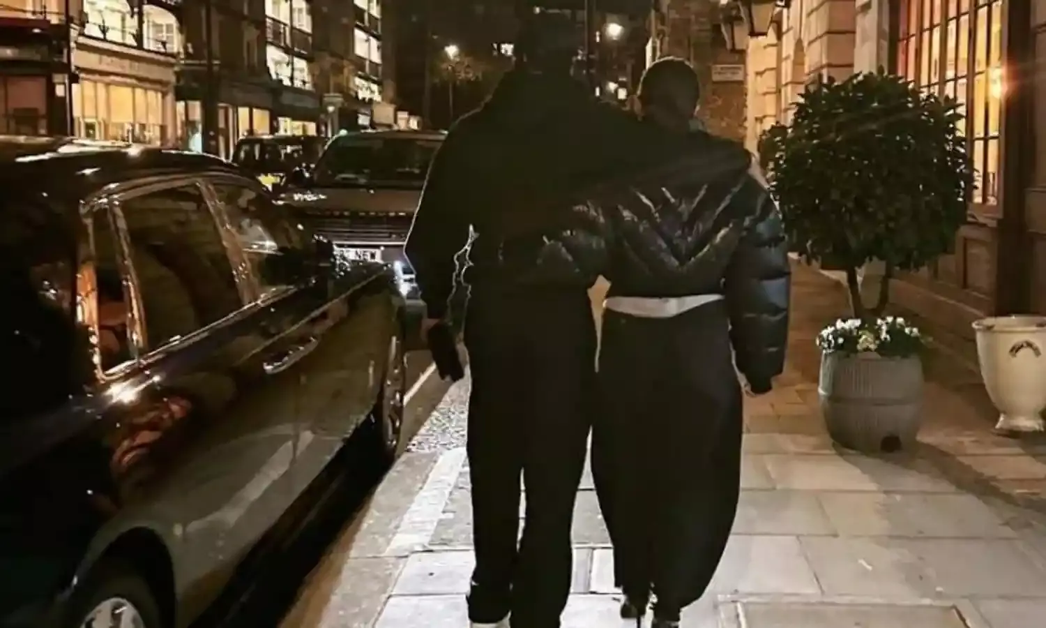 Ranbir Kapoor Spotted Chatting with Fans in London as He Celebrates Mom Neetu Kapoor’s 67th Birthday with Alia Bhatt