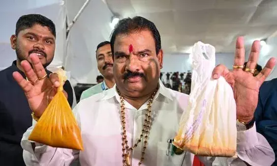 Assault case filed against Shinde Sena MLA Sanjay Gaikwad for attacking canteen staff