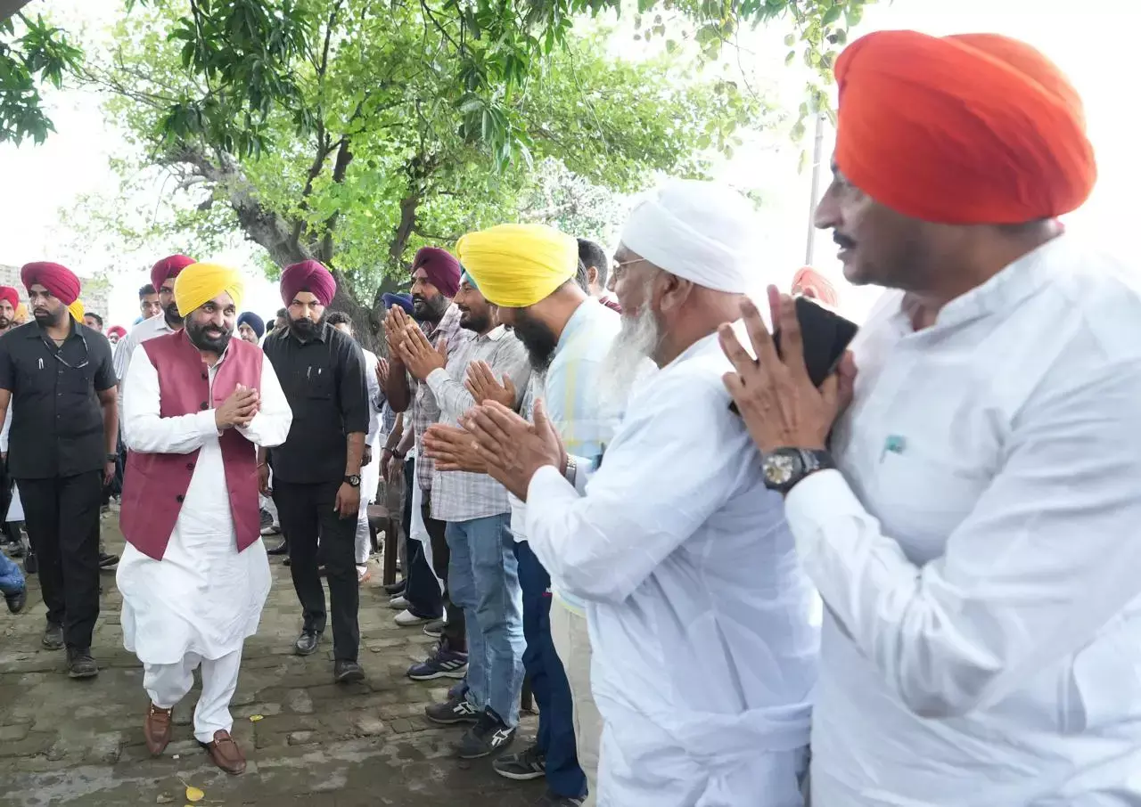 Punjab CM Mann Ditches Protocol, Sits Under Trees to Interact with Villagers