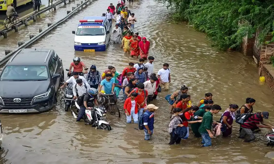 Heavy Rain Paralyzes Gurugram, Leaving Commuters Stuck for Hours