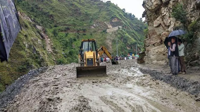 Heavy Rains Trigger Chaos in Himachal Pradesh: Over 400 Roads Closed, ₹1,692 Crore in Damages