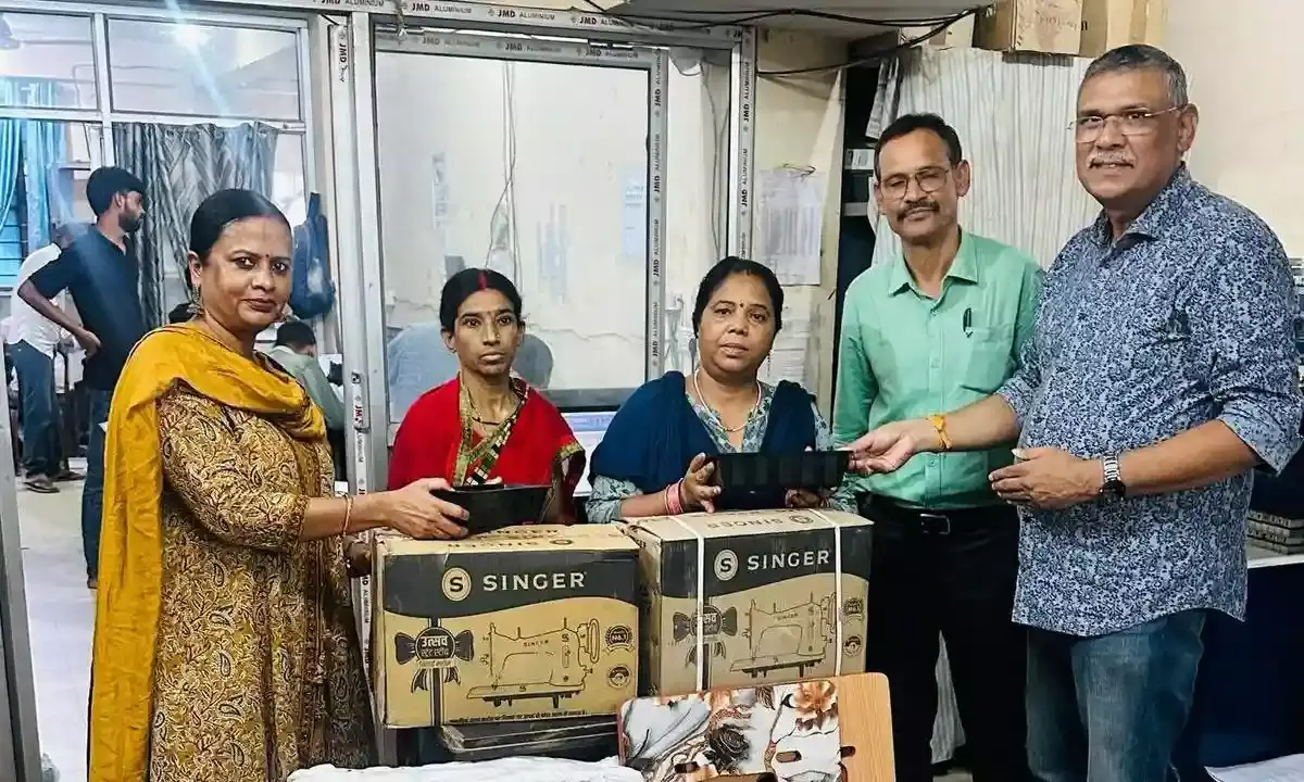 Gujarat Resident Donates Sewing Machines to Patna Women in Grandfathers Memory