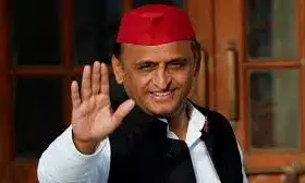 Samajwadi Party Expels MLA Pooja Pal Hours After She Praises Yogi Adityanath in Assembly Samajwadi Party Expels MLA Pooja Pal Hours After She Praises Yogi Adityanath in Assembly