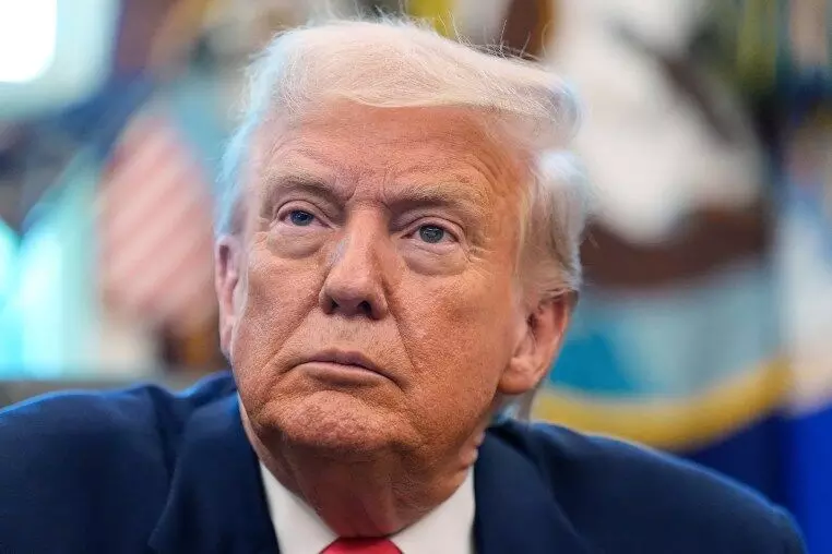 India Temporarily Halts Postal Services to US Amid New Customs Rules and Trade Tensions