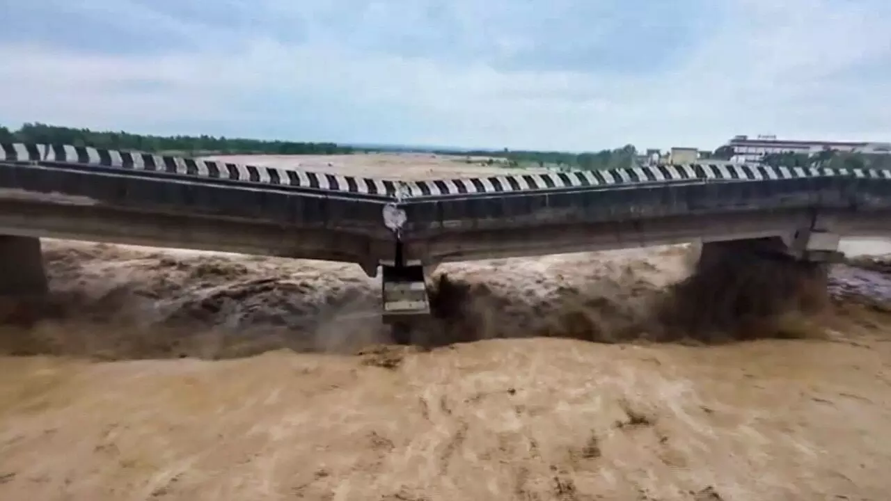 Flood fury disrupts Punjab–Jammu lifeline as Ravi bridge damaged