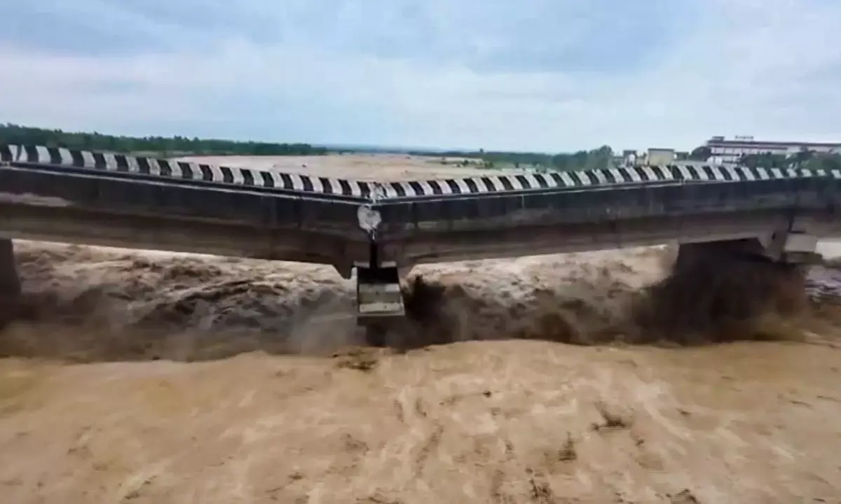 Flood fury disrupts Punjab–Jammu lifeline as Ravi bridge damaged