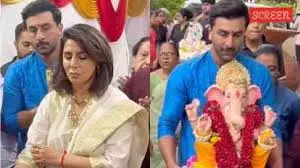 Ranbir Kapoor Leads Ganpati Visarjan in Mumbai with Neetu Kapoor