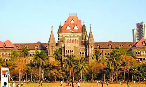Bombay High Court Slams Manoj Jarange’s Maratha Quota Protest, Orders Immediate Evacuation of Azad Maidan Bombay High Court Slams Manoj Jarange’s Maratha Quota Protest, Orders Immediate Evacuation of Azad Maidan