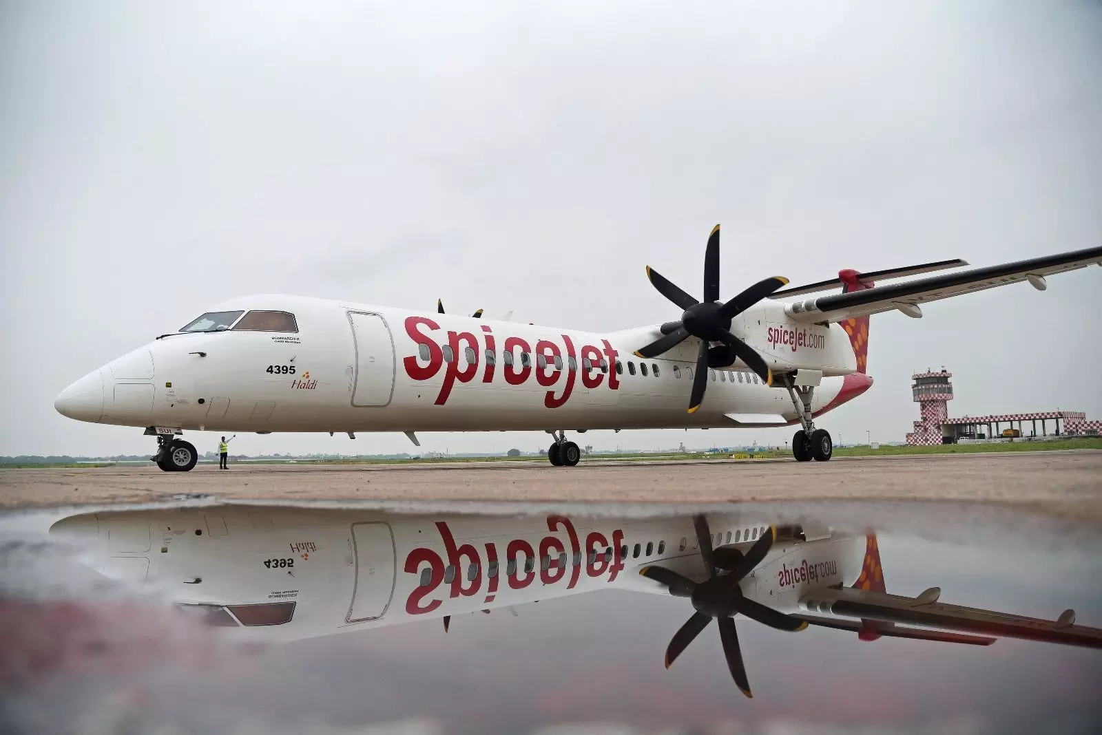 SpiceJet Flight Loses Wheel During Take-Off, Lands Safely in Mumbai
