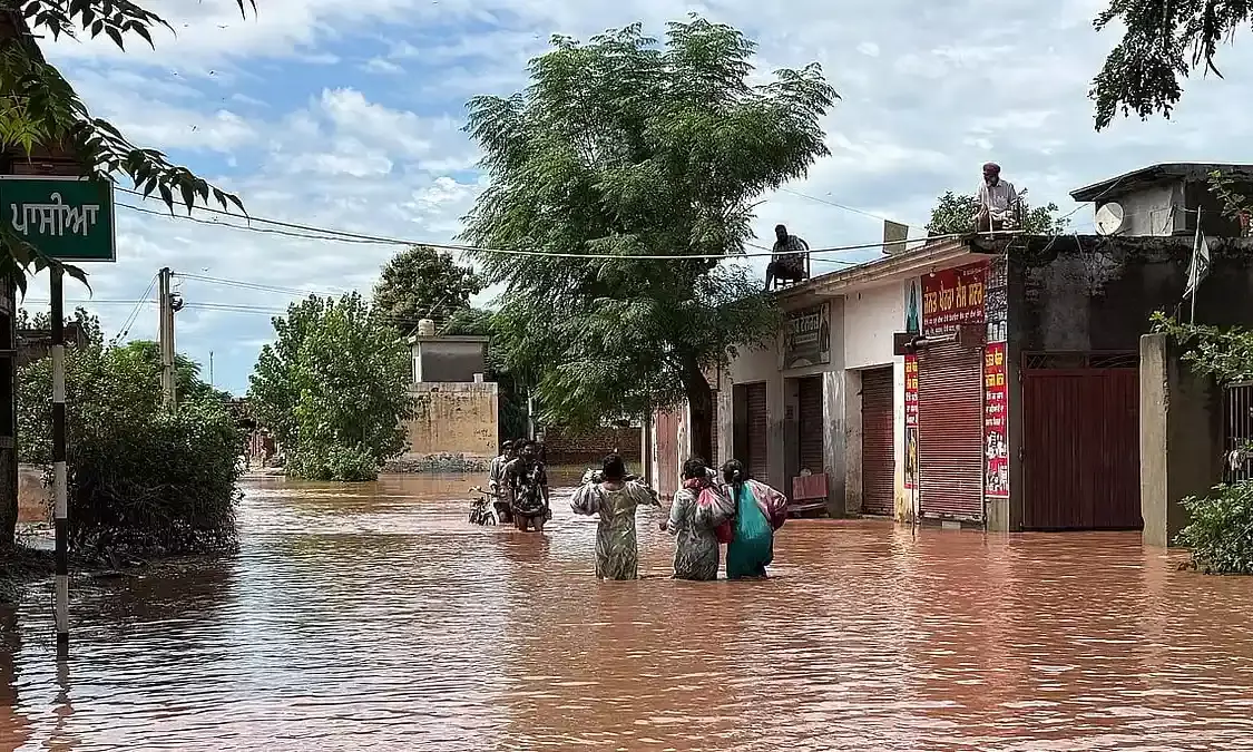 Transgender Community Raises ₹30 Lakh for Punjab Flood Victims at Agra Meet