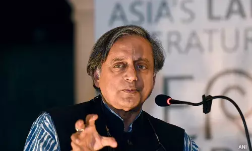 Shashi Tharoor Criticises Team India’s Handshake Snub to Pakistan; BJP Hits Back