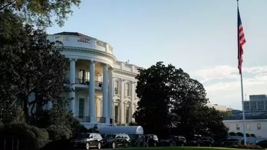 White House Warns of $15 Billion Weekly GDP Loss Amid U.S. Government Shutdown