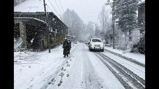 Fresh Snowfall Blankets Kashmir’s Higher Reaches, Rains Lash Plains