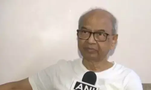 Shoe Thrown at CJI BR Gavai in Supreme Court: Contempt Action Sought Against Suspended Advocate