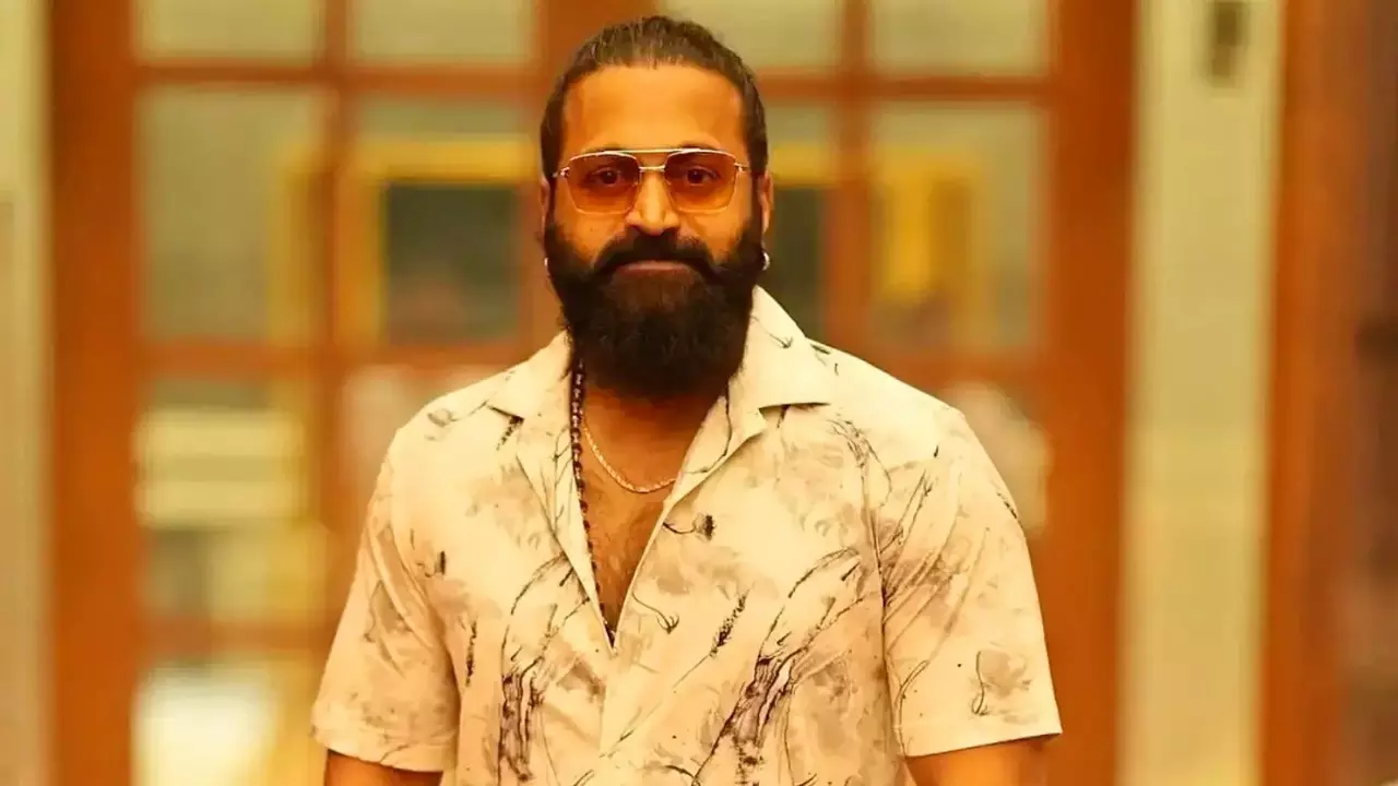 Rishab Shetty’s Kantara Chapter 1 Crosses ₹500 Crore, Actor Seeks Blessings at Siddhivinayak Temple