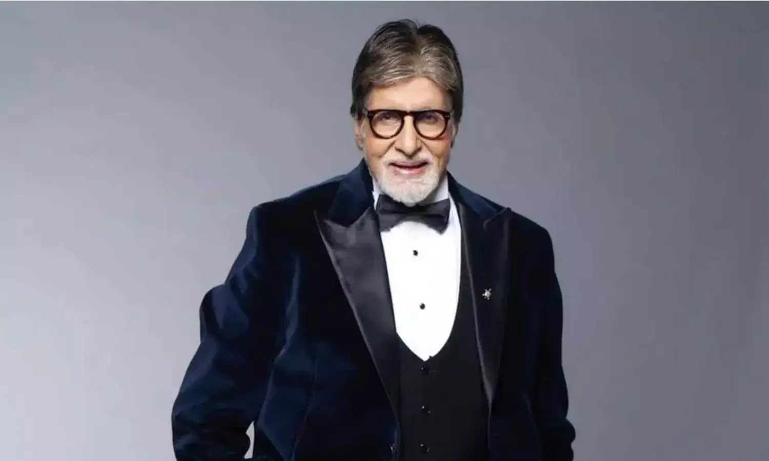 Amitabh Bachchan Greets Fans on His 83rd Birthday, Continues Heartwarming Tradition