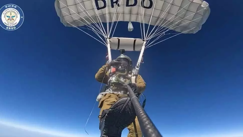 DRDO’s Indigenous Military Combat Parachute System Achieves Successful 32,000-ft Freefall Test