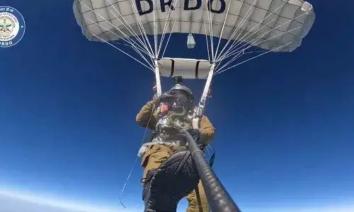DRDO’s Indigenous Military Combat Parachute System Achieves Successful 32,000-ft Freefall Test DRDO’s Indigenous Military Combat Parachute System Achieves Successful 32,000-ft Freefall Test