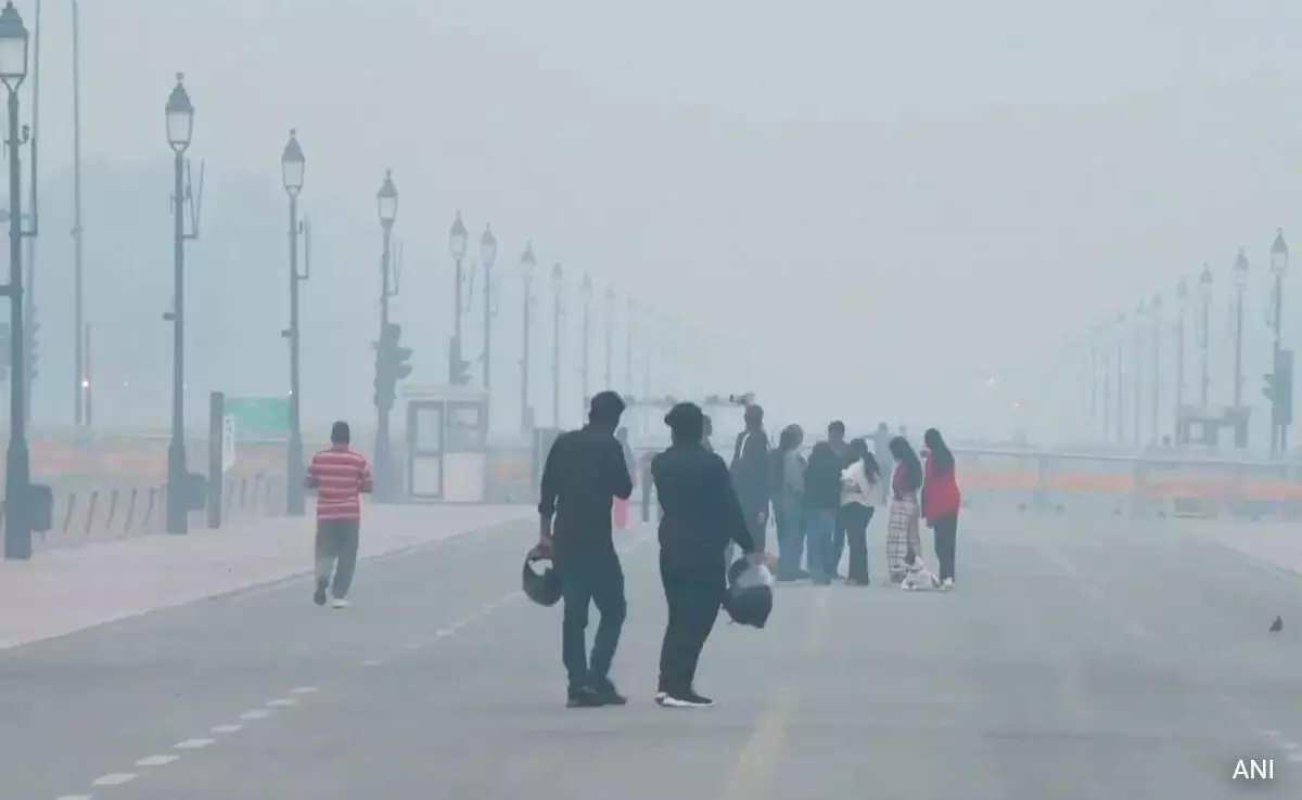 Delhi’s Air Quality Deteriorates to Very Poor; Severe Category Likely Amid Firecracker Emissions