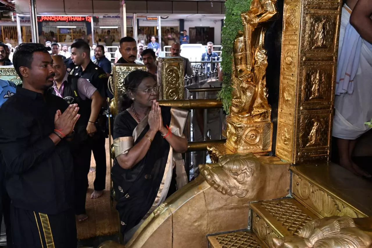 President Droupadi Murmu Becomes First Sitting President in 50 Years to Visit Sabarimala President Droupadi Murmu Becomes First Sitting President in 50 Years to Visit Sabarimala