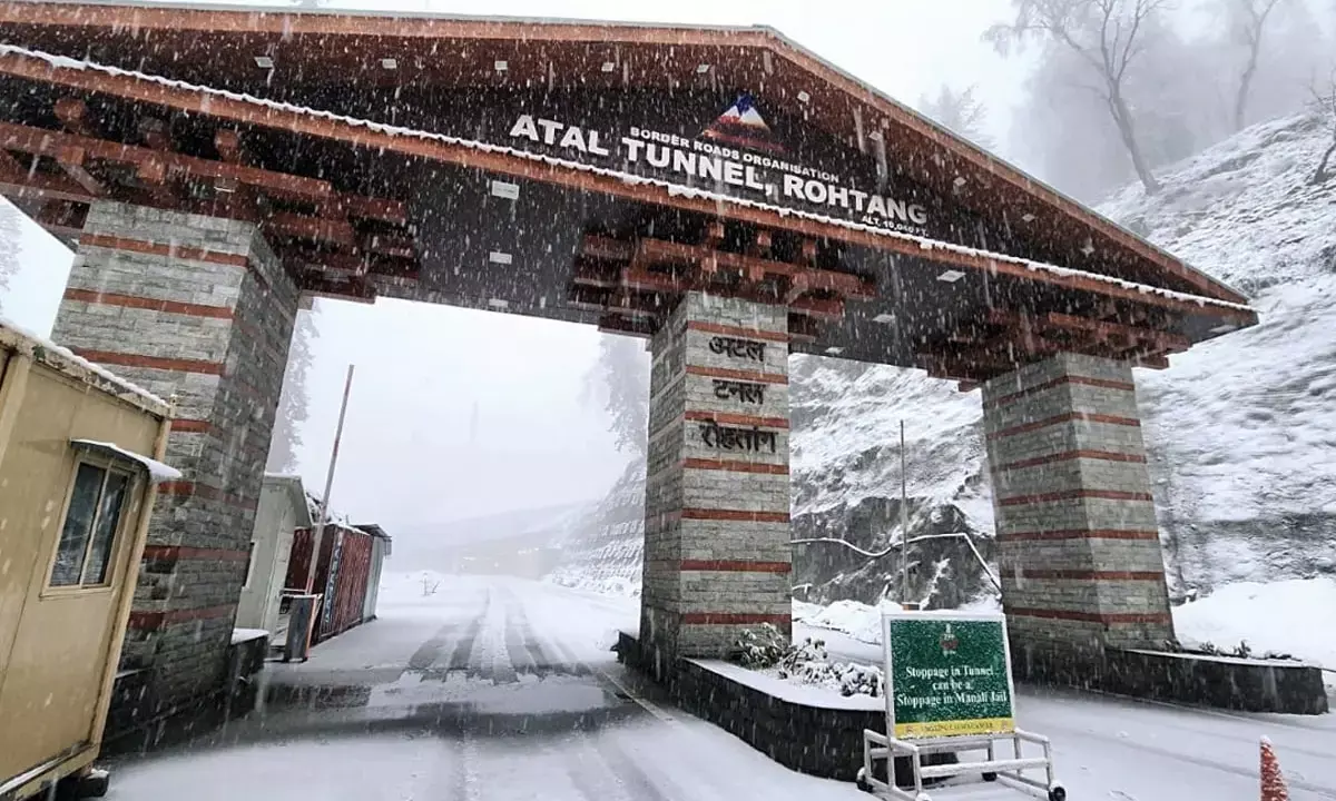 Fresh Snowfall Blankets Himachal’s Higher Reaches, Disrupts Key Mountain Routes