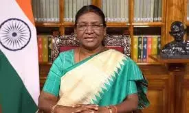 President Murmu Unveils Bust of Former President K R Narayanan at Raj Bhavan