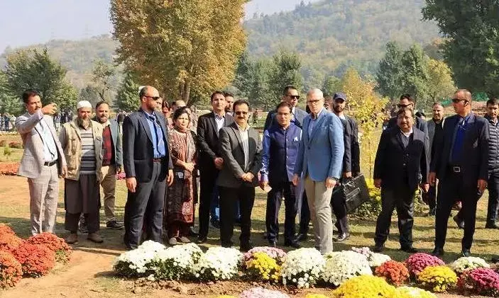 Omar Abdullah Inaugurates ‘Bagh-e-Gul Dawood’, Kashmir’s New Chrysanthemum Garden