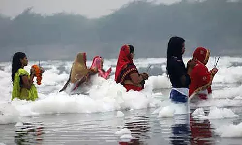 Chhath Puja Begins with Sacred Yamuna Baths as Delhi Women Observe ‘Nahay Khay’ Ritual